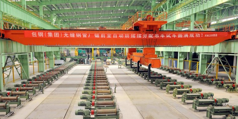 Steel pipes distribution crane