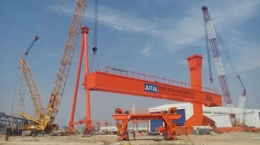 Gantry crane main girder erection
