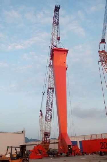 Gantry crane legs erection